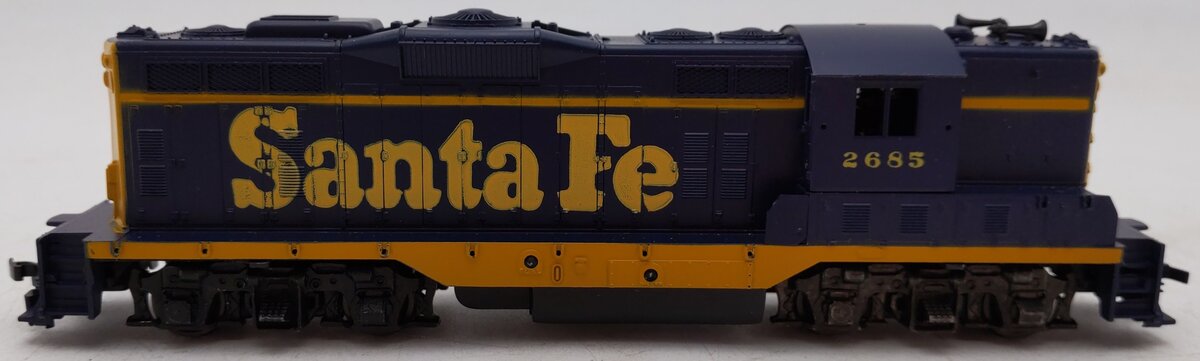 Athearn 3156 HO Scale Santa Fe GP-9 Powered Diesel Locomotive #2685 EX/Box