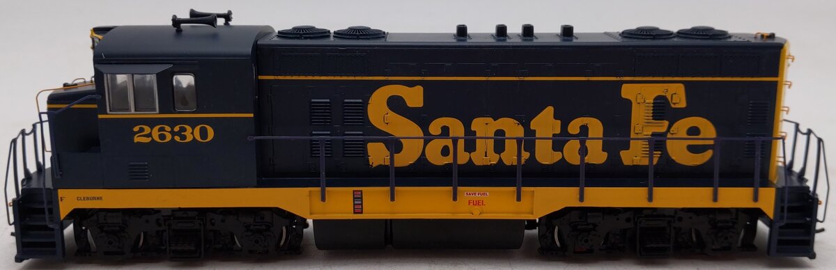 Athearn 91532 HO Santa Fe Pinstripe CF-7 Round Cab Diesel Locomotive #2630 EX/Box