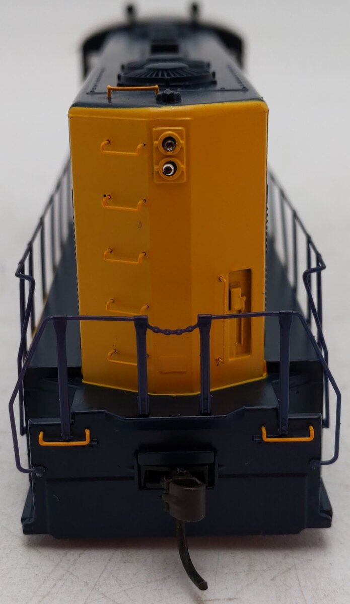 Athearn 91532 HO Santa Fe Pinstripe CF-7 Round Cab Diesel Locomotive #2630 EX/Box