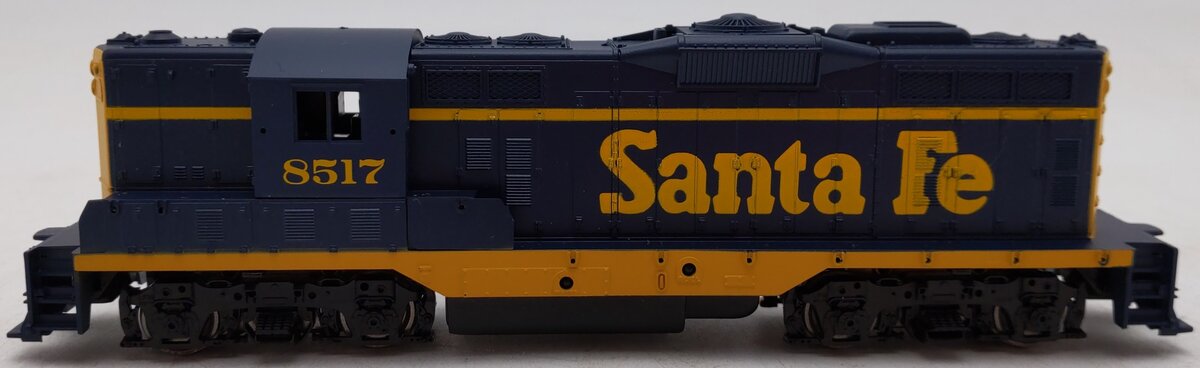 Athearn 3156 HO Scale Santa Fe GP-9 Powered Diesel Locomotive #8517 EX/Box