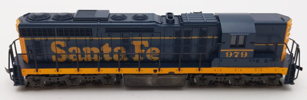 Atlas 7001 HO Santa Fe SD24 Diesel Locomotive #979 EX/Box