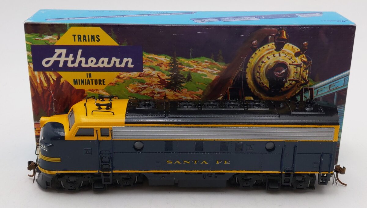 Athearn 3223 HO Scale Santa Fe F7A Super Power Diesel #255L - Custom Painted/Box
