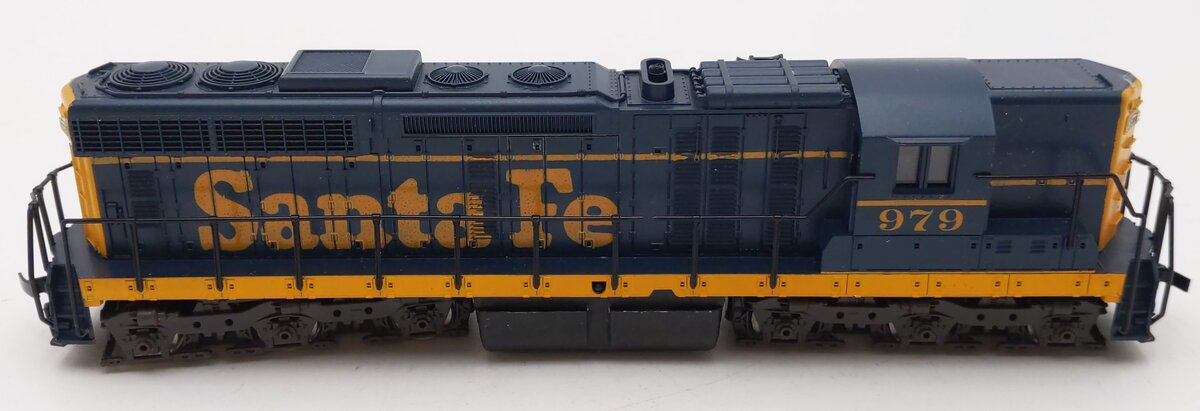 Atlas 7001 HO Santa Fe SD24 Diesel Locomotive #979 VG/Box