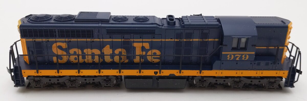 Atlas 7001 HO Santa Fe SD24 Diesel Locomotive #979 VG/Box
