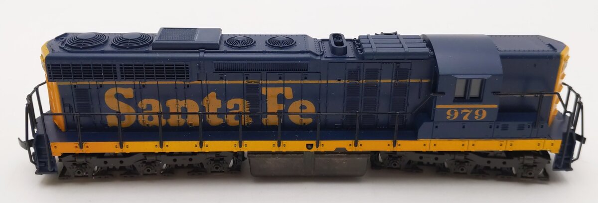 Atlas 7001 HO Santa Fe SD24 Diesel Locomotive #979 EX/Box