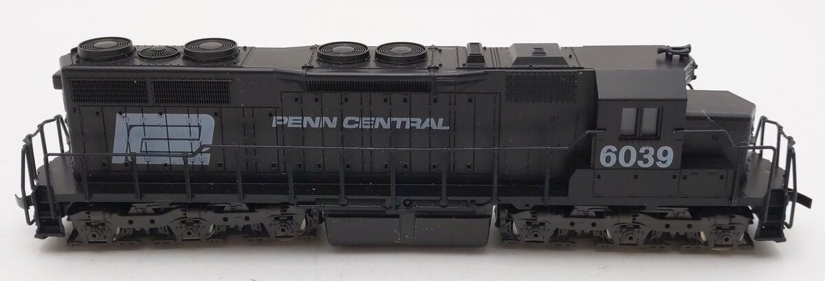 Atlas 7017 HO Scale Penn Central SD35 Powered Diesel Locomotive #6039 EX/Box