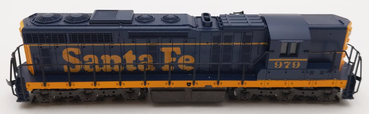 Atlas 7001 HO Santa Fe SD24 Diesel Locomotive #979 VG/Box
