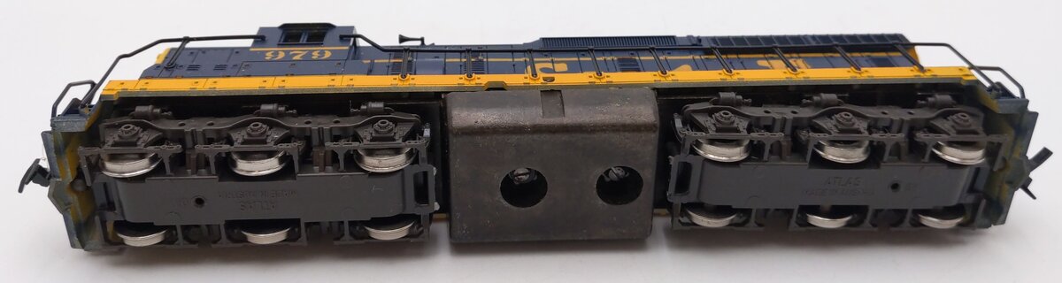 Atlas 7001 HO Santa Fe SD24 Diesel Locomotive #979 VG/Box