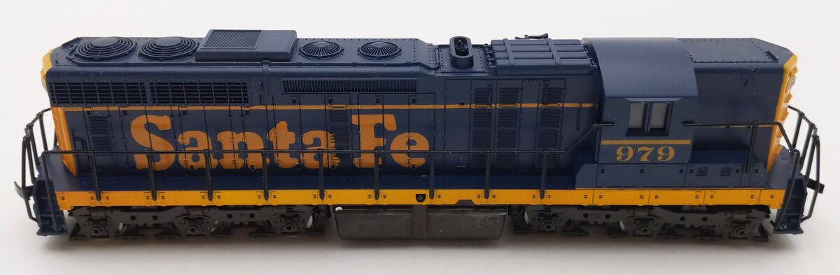 Atlas 7001 HO Santa Fe SD24 Diesel Locomotive #979 EX/Box