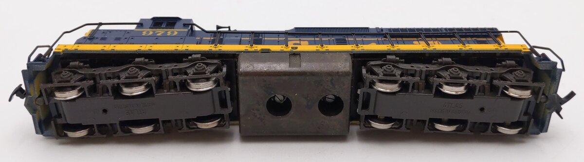 Atlas 7001 HO Santa Fe SD24 Diesel Locomotive #979 EX/Box