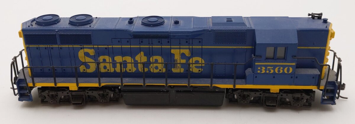 Atlas 7021 HO Scale Santa Fe GP38 Diesel Locomotive #3560 EX/Box