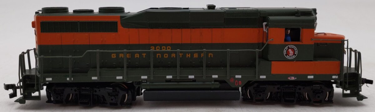 Bachmann 41-0824-11 HO Great Northern GP-30 Diesel Locomotive #3000 EX/Box