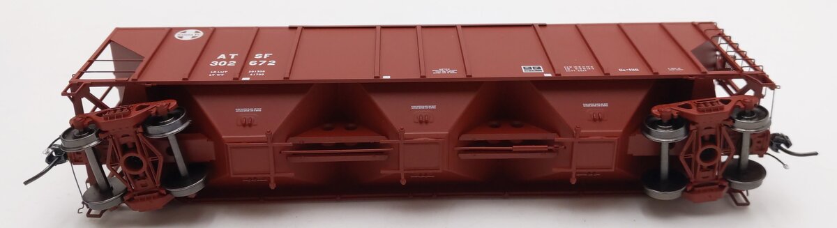 ExactRail EP-80194-2 HO Scale ATSF Helvetica PS-2CD 4427 Covered Hopper #302672 EX/Box