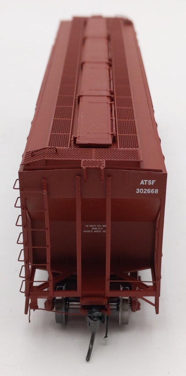ExactRail EP-80194-1 HO Scale ATSF Helvetica PS-2CD 4427 Covered Hopper #302668 LN/Box