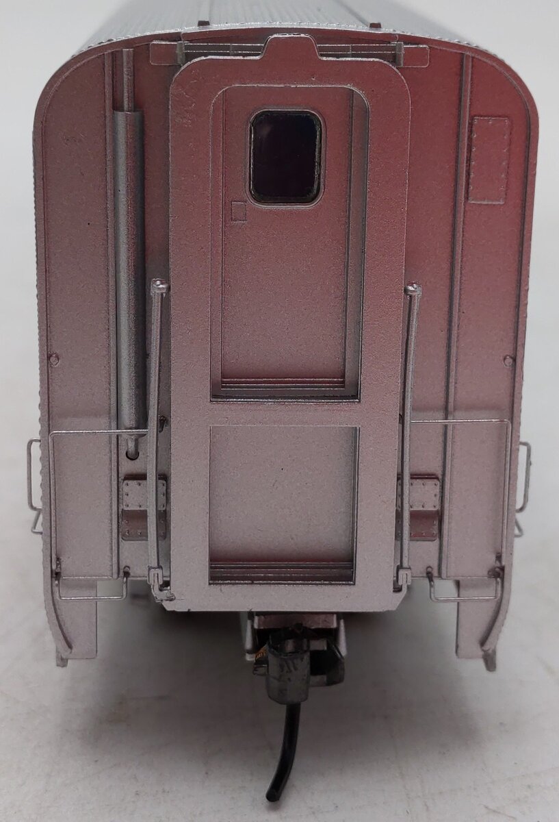 InterMountain TSP4820-16 HO Scale ATSF Hi-Level Coach Car #718 EX/Box