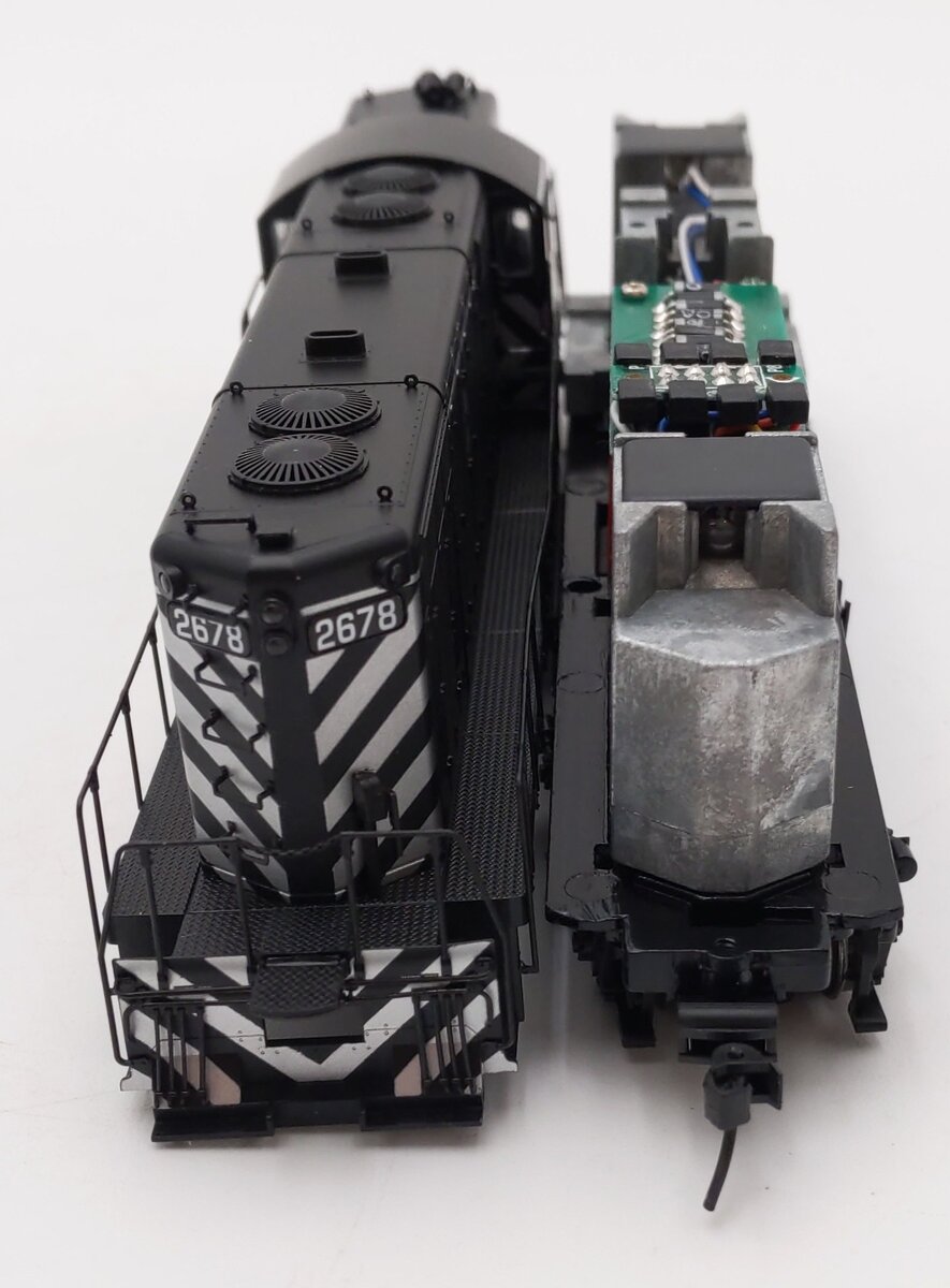 Proto 2000 23551 HO Scale Atchison, Topeka & Santa Fe EMD GP-7 Diesel #2678 LN/Box