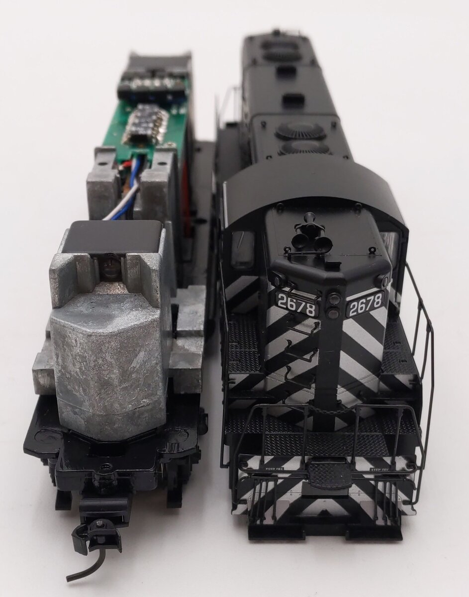 Proto 2000 23551 HO Scale Atchison, Topeka & Santa Fe EMD GP-7 Diesel #2678 LN/Box