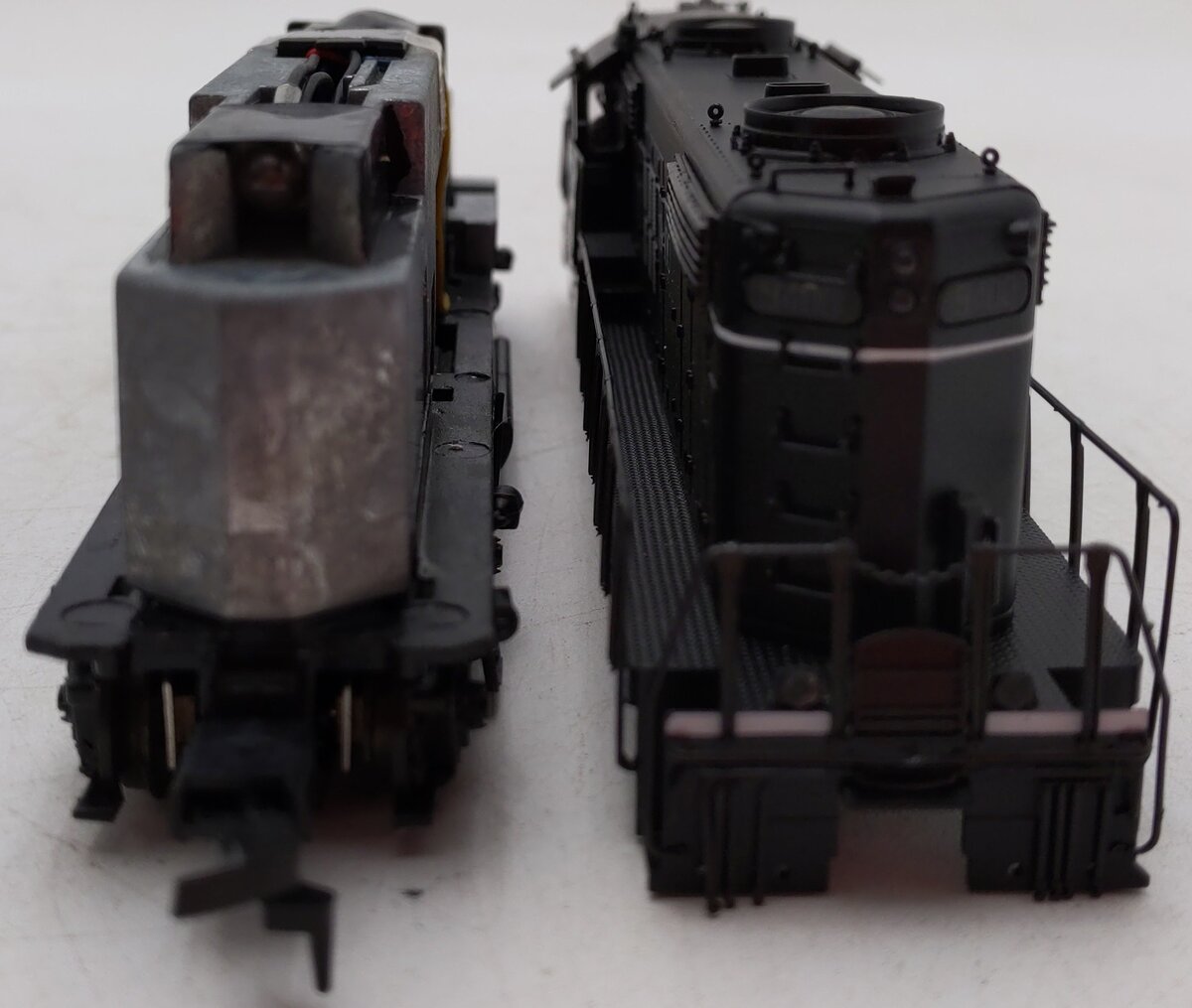 Proto 2000 8844 HO Scale Illinois Central High Nose GP18 Diesel Locomotive #9400 EX/Box