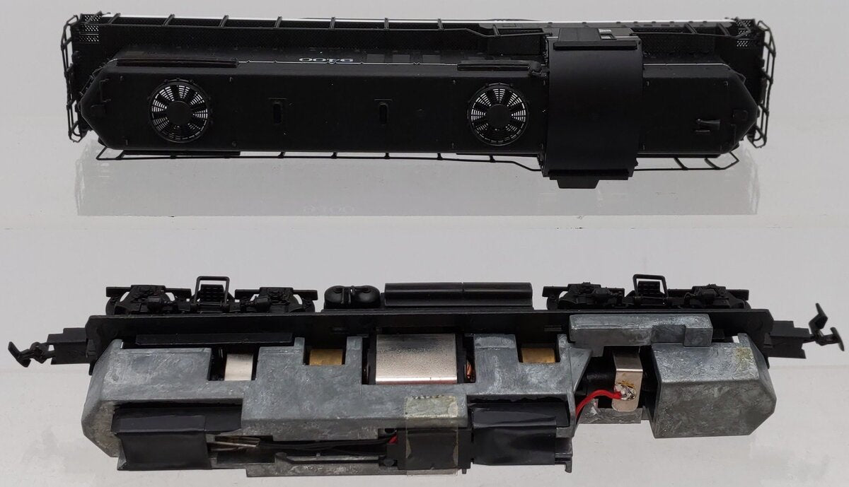 Proto 2000 8844 HO Scale Illinois Central High Nose GP18 Diesel Locomotive #9400 EX/Box