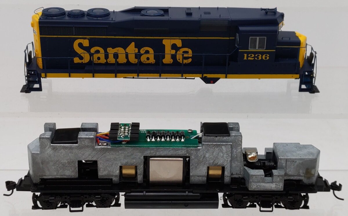 Proto 2000 23092 HO Santa Fe GP30 Locomotive #1236 EX/Box