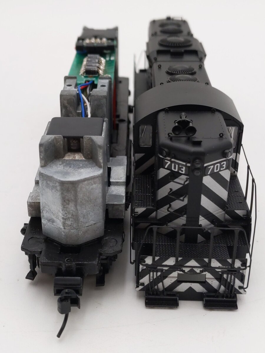 Proto 2000 23613 HO ATSF GP-9 Diesel Locomotive #703 LN/Box