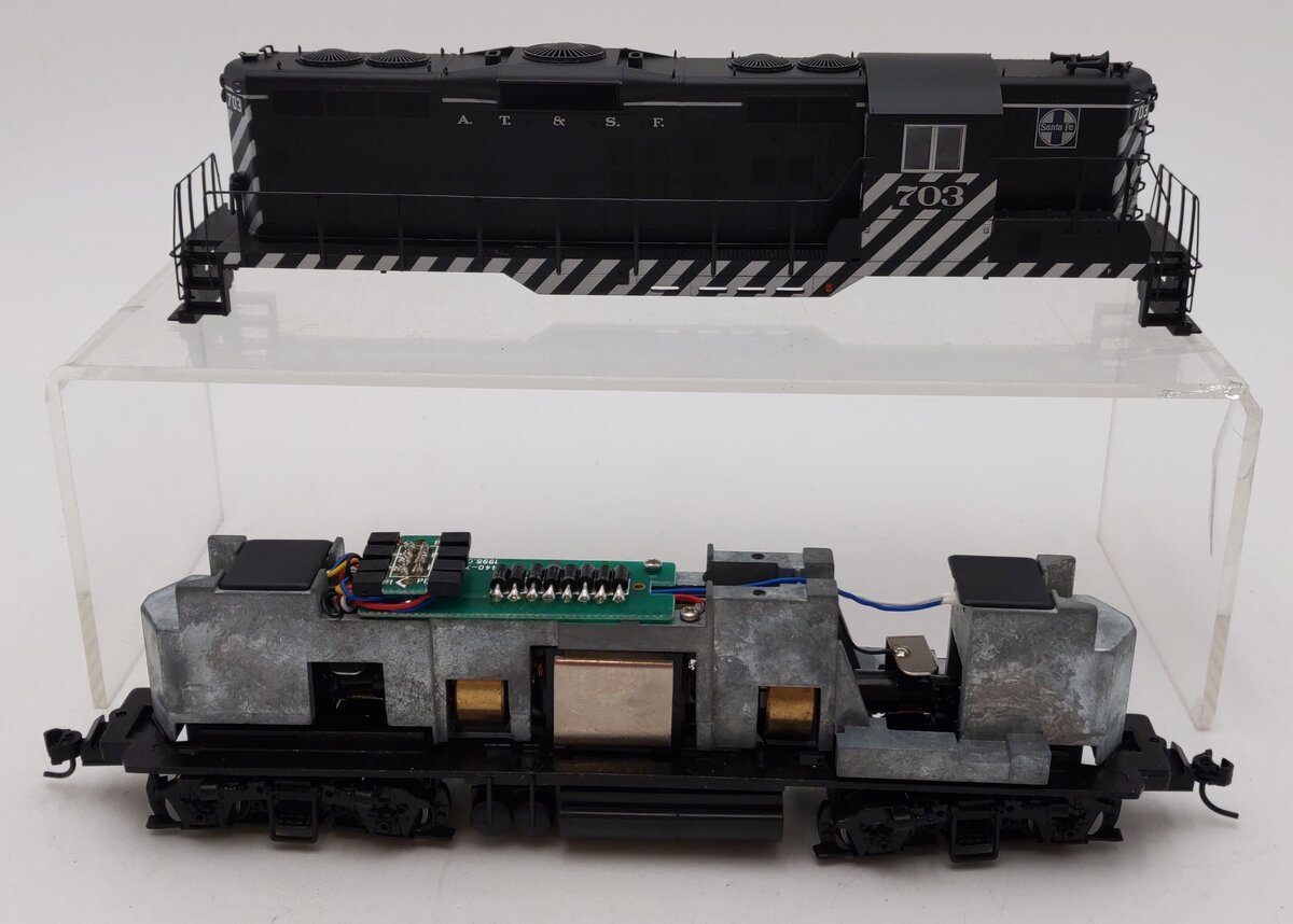 Proto 2000 23613 HO ATSF GP-9 Diesel Locomotive #703 LN/Box