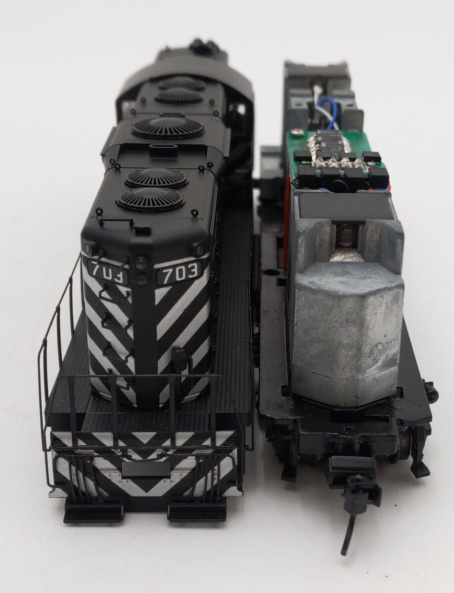 Proto 2000 23613 HO ATSF GP-9 Diesel Locomotive #703 LN/Box