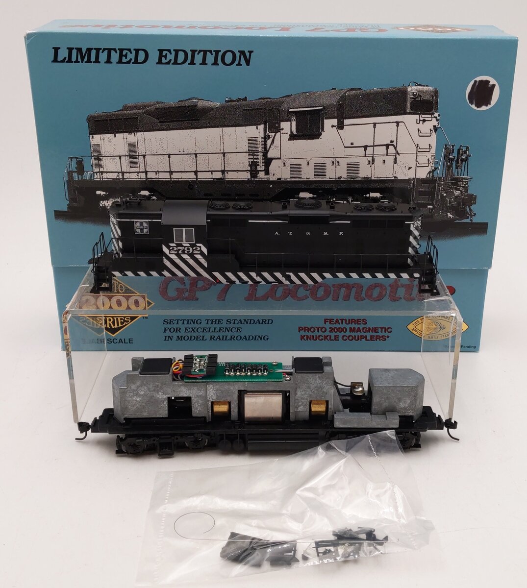 Proto 2000 23002 Life Like HO AT&SF GP7 Phase II Diesel Locomotive #2792 LN/Box