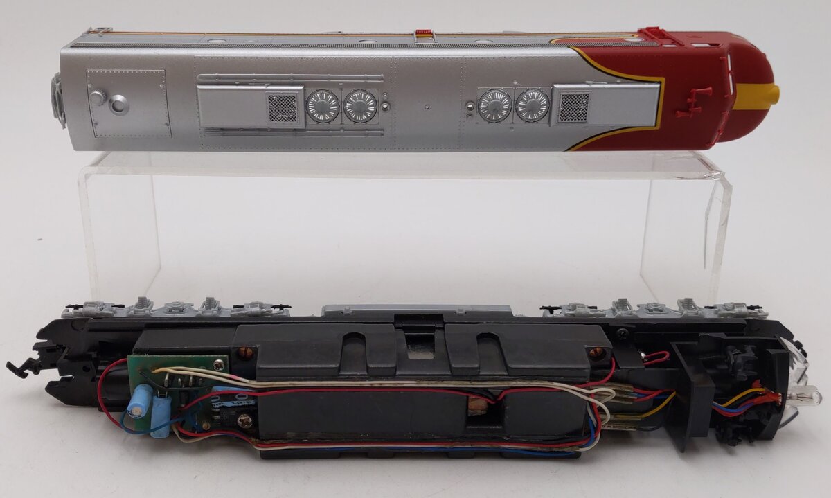 Proto 2000 8035 HO Life-Like Atchison Topeka & Santa Fe E8/9 Diesel Loco #87 EX