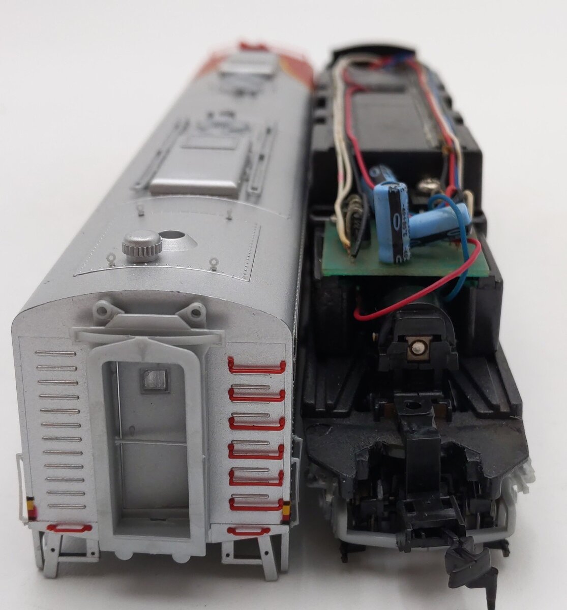 Proto 2000 8035 HO Life-Like Atchison Topeka & Santa Fe E8/9 Diesel Loco #87 EX