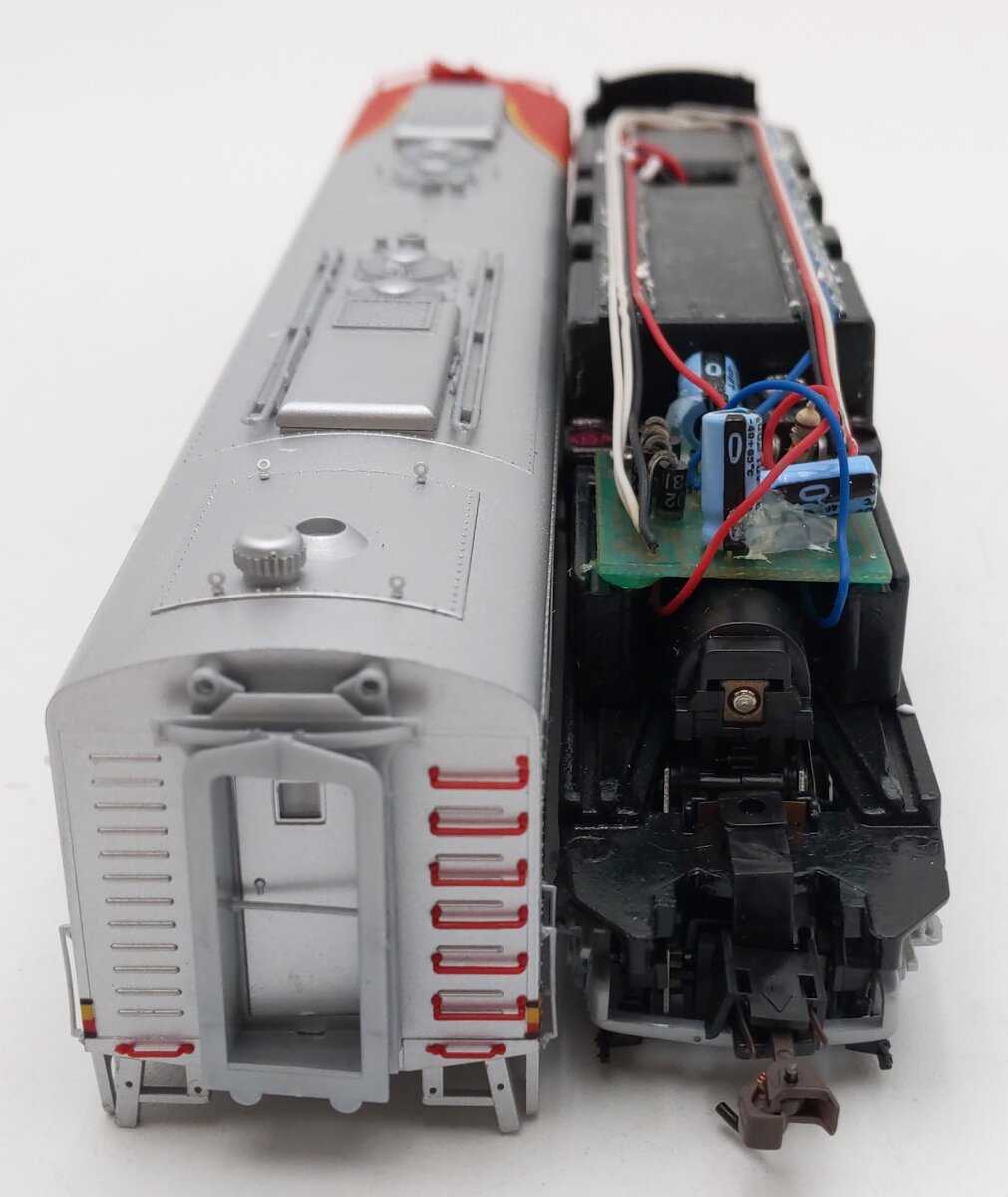 Proto 2000 8121 HO AT&SF E8/9 Diesel Locomotive #84 VG/Box