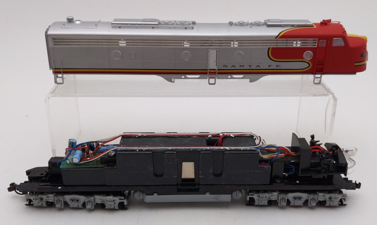 Proto 2000 8121 HO AT&SF E8/9 Diesel Locomotive #84 VG/Box