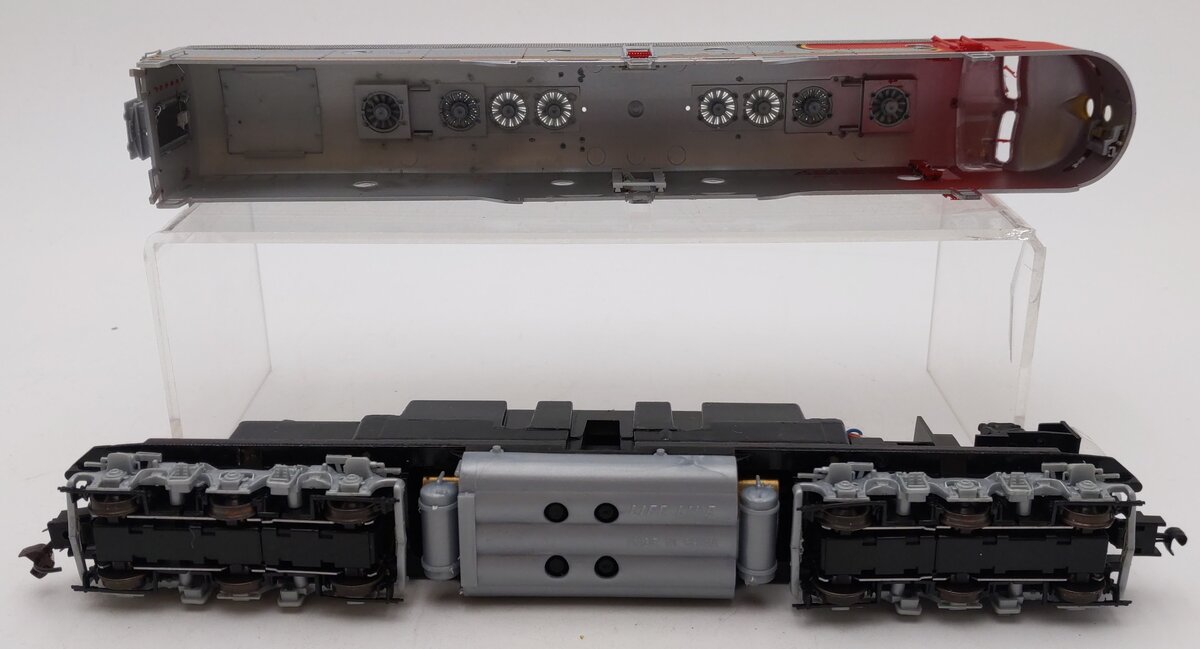 Proto 2000 8121 HO AT&SF E8/9 Diesel Locomotive #84 VG/Box