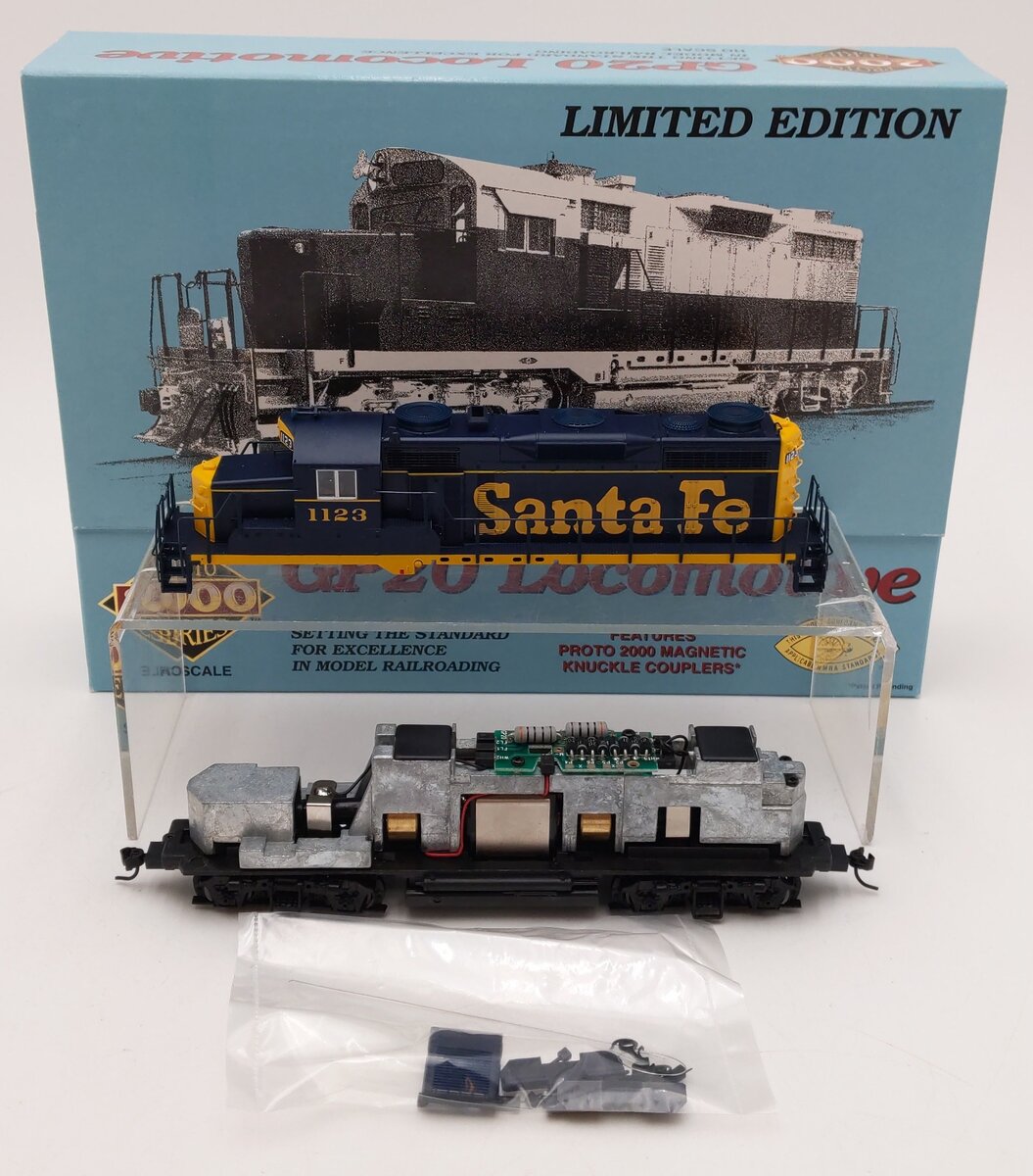 Proto 2000 8005 HO Scale ATSF GP20 Diesel Locomotive #1123 - DC LN/Box