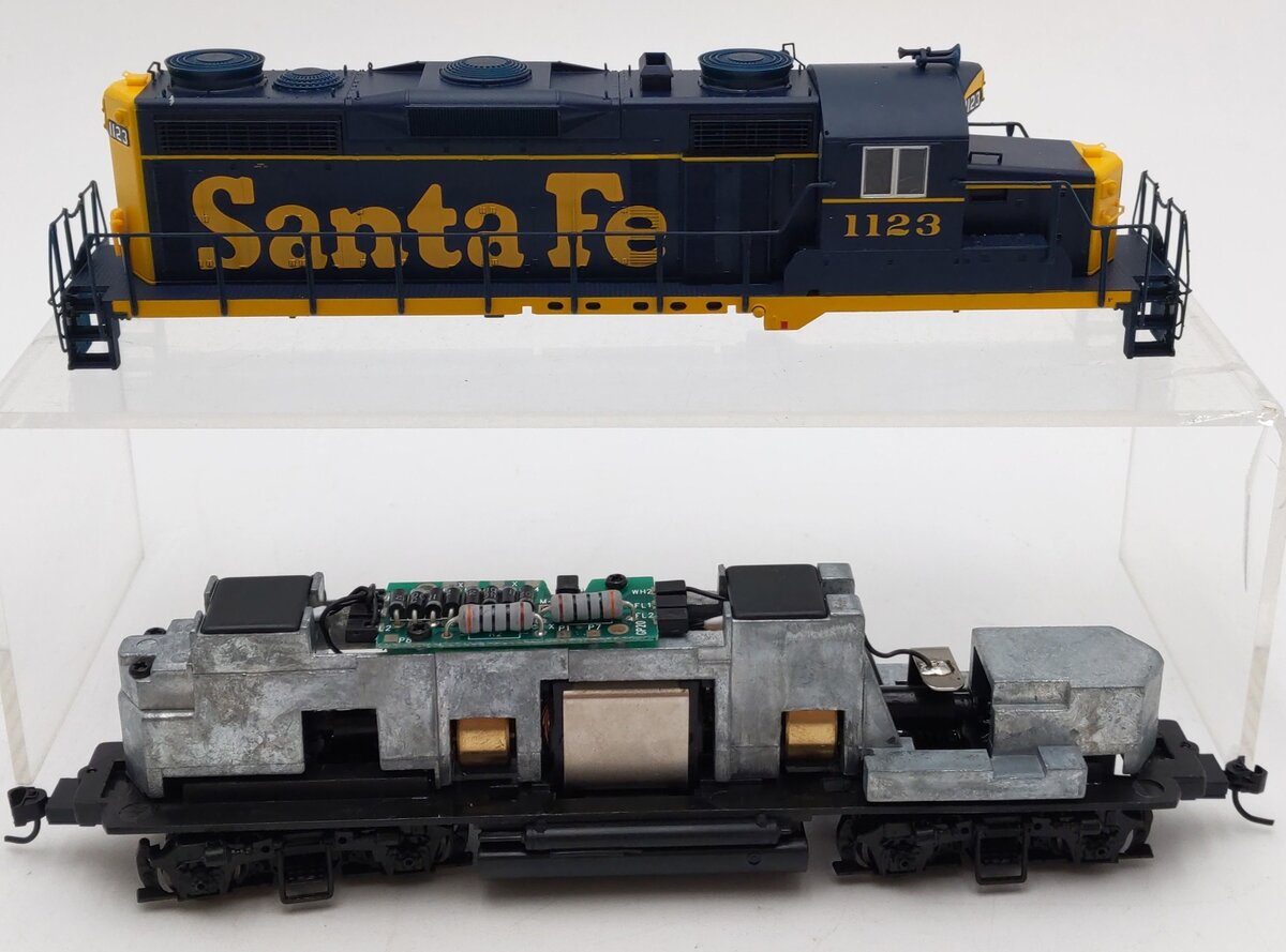 Proto 2000 8005 HO Scale ATSF GP20 Diesel Locomotive #1123 - DC LN/Box