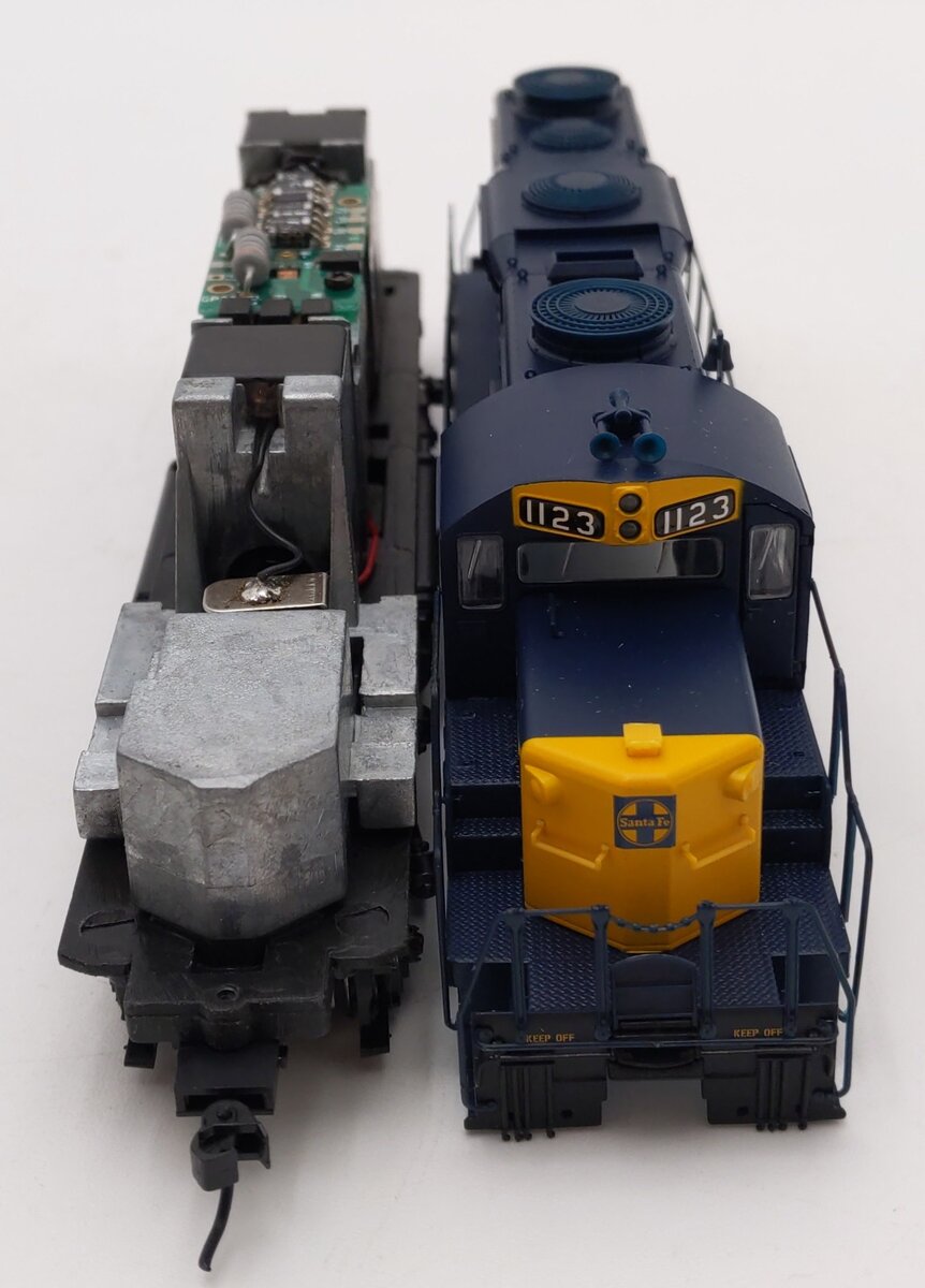 Proto 2000 8005 HO Scale ATSF GP20 Diesel Locomotive #1123 - DC LN/Box