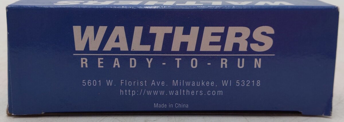 Walthers 932-6405 HO Santa Fe 73' Budd Streamlined Baggage Car EX/Box