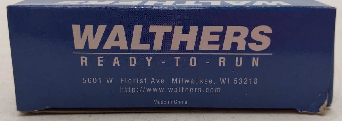 Walthers 932-6445 HO Scale Santa Fe 63' Budd RPO Car EX/Box