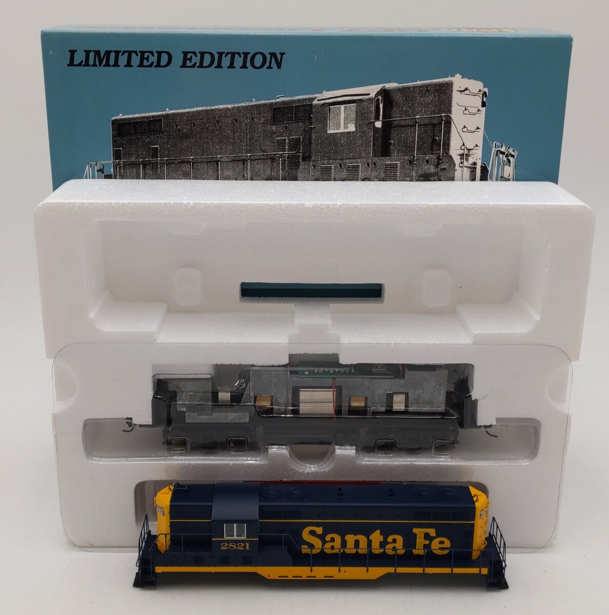 Proto 2000 23038 HO Scale AT&SF EMD GP7 Phase II Diesel Locomotive #2821 NIB