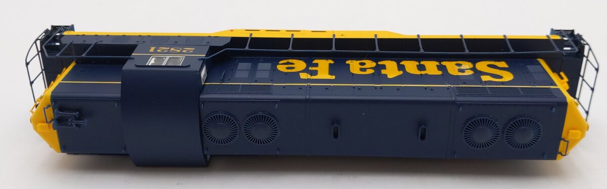Proto 2000 23038 HO Scale AT&SF EMD GP7 Phase II Diesel Locomotive #2821 LN/Box