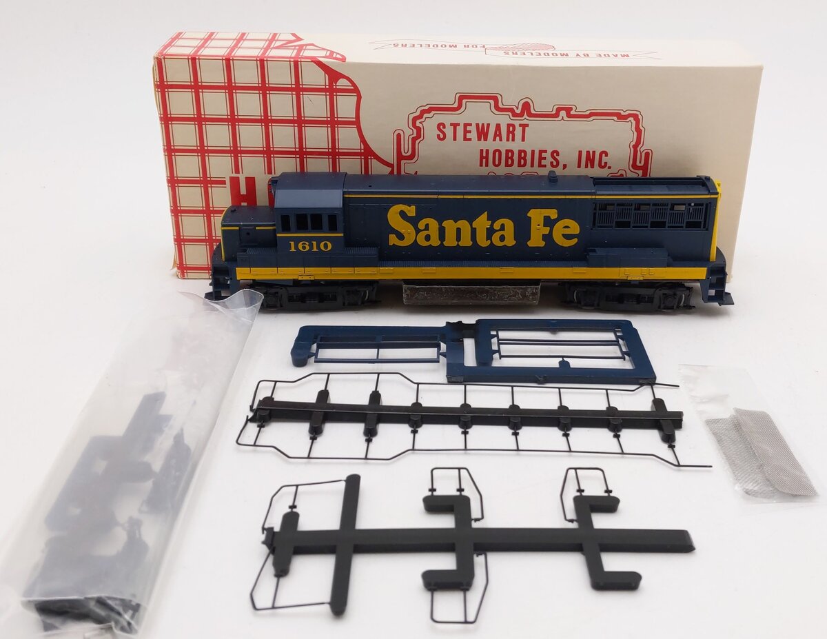 Stewart Hobbies, Inc 7110 HO Scale Santa Fe GE U25B Diesel Locomotive #1600 VG/Box