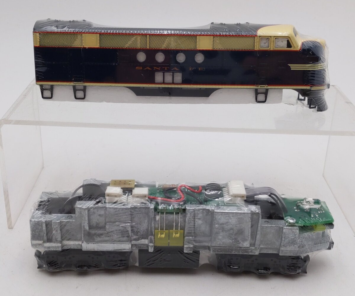 Stewart 5016 HO Santa Fe FTA Powered Diesel Locomotive NIB