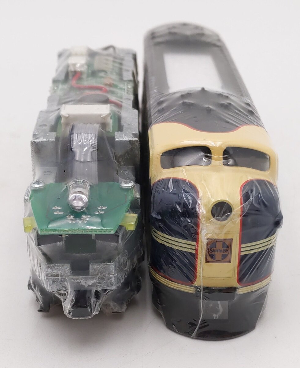 Stewart 5016 HO Santa Fe FTA Powered Diesel Locomotive NIB