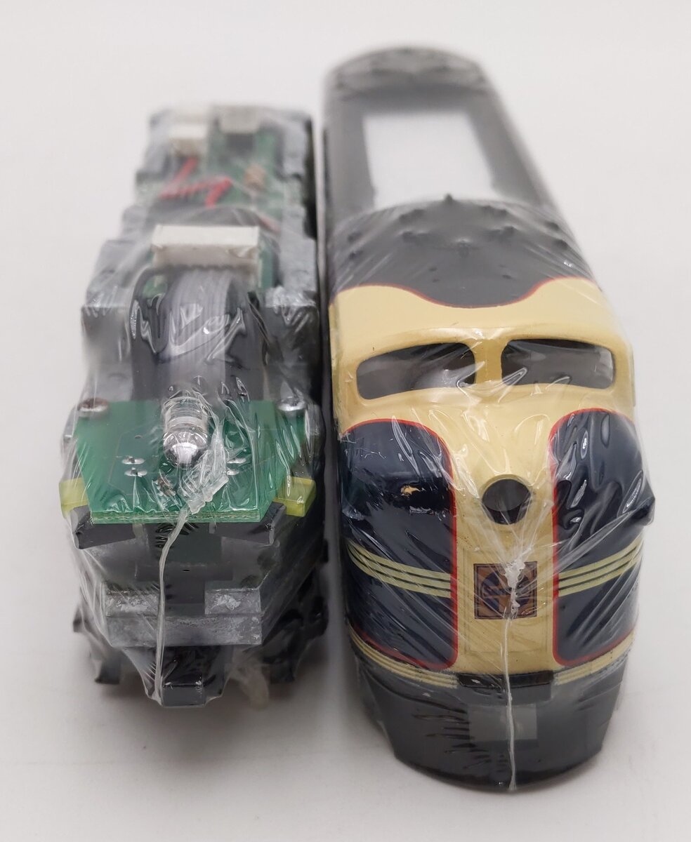 Stewart 5016 HO Santa Fe FTA Powered Diesel Locomotive NIB