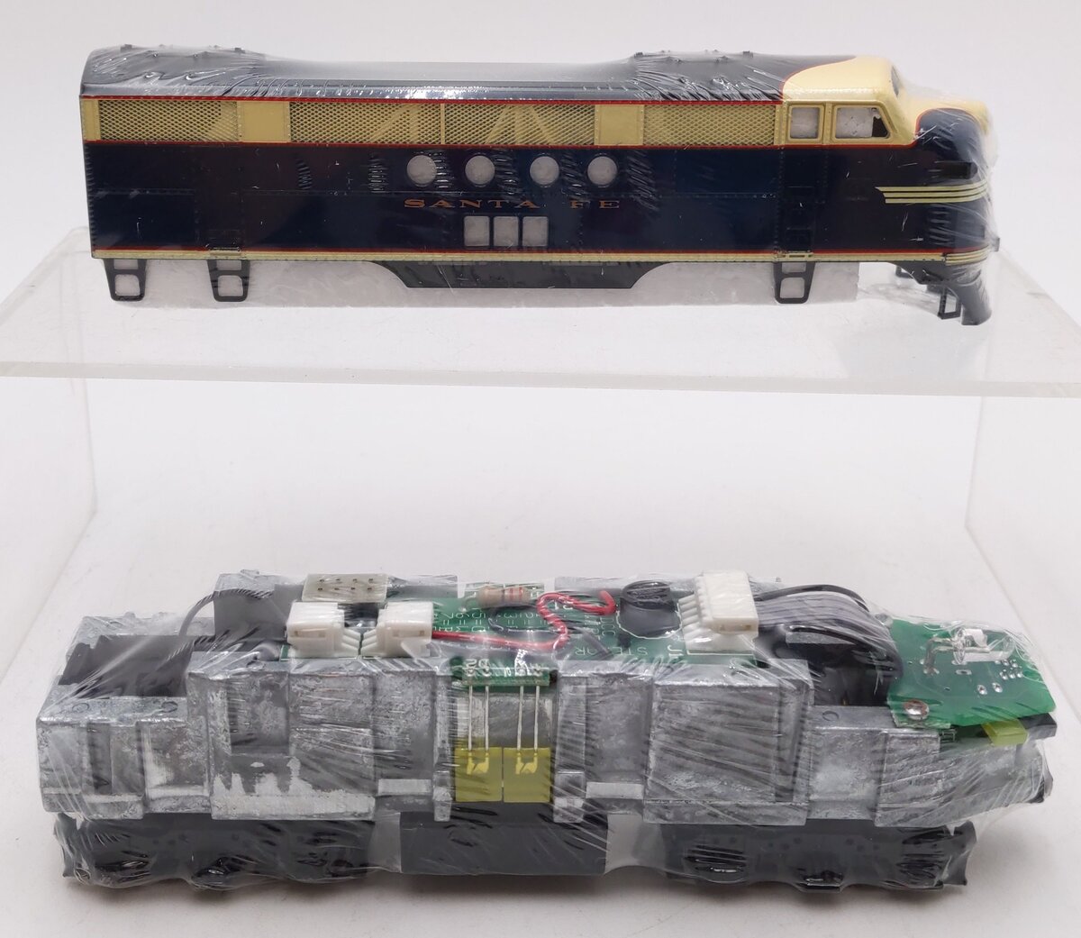 Stewart 5016 HO Santa Fe FTA Powered Diesel Locomotive NIB