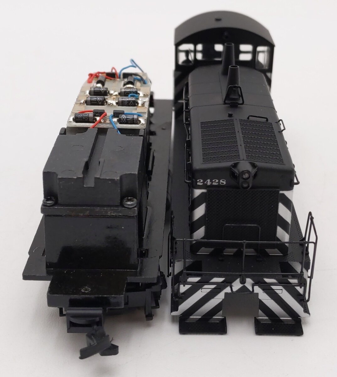 Proto 2000 8049 HO AT&SF Diesel Locomotive #2428 LN/Box