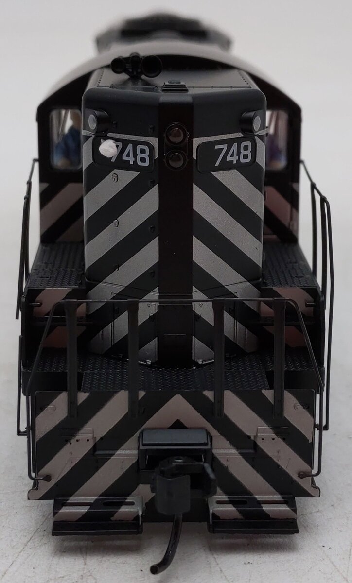 Walthers 910-10480 HO Santa Fe EMD GP9 PhII Diesel Locomotive Standard DC #748 LN/Box