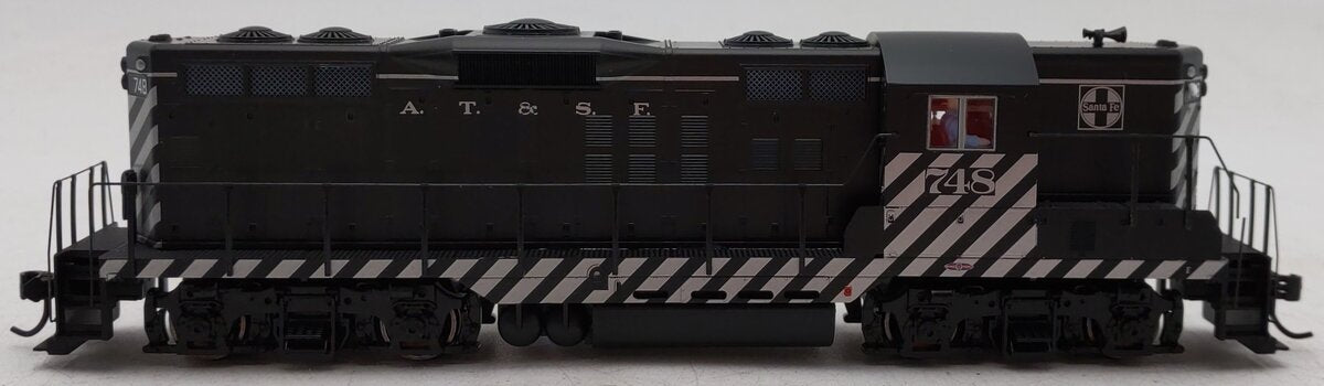 Walthers 910-10480 HO Santa Fe EMD GP9 PhII Diesel Locomotive Standard DC #748 LN/Box