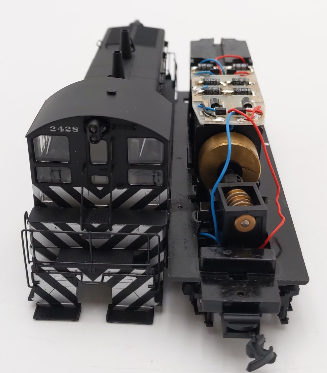 Proto 2000 8049 HO AT&SF Diesel Locomotive #2428 EX/Box