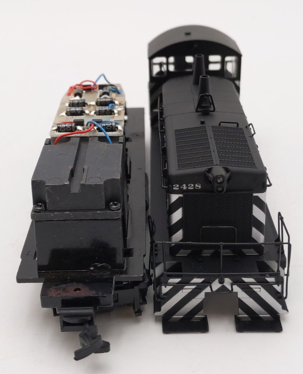 Proto 2000 8049 HO AT&SF Diesel Locomotive #2428 EX/Box